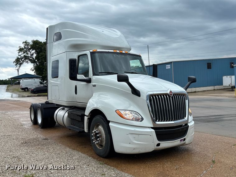 image for item DZ4533 2018 International LT625 semi truck