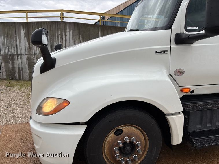 image for item DZ4533 2018 International LT625 semi truck