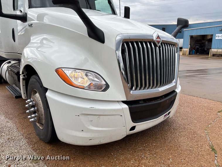 image for item DZ4533 2018 International LT625 semi truck