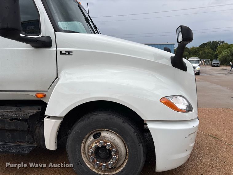 image for item DZ4533 2018 International LT625 semi truck