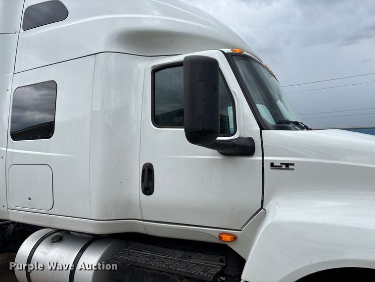 image for item DZ4533 2018 International LT625 semi truck