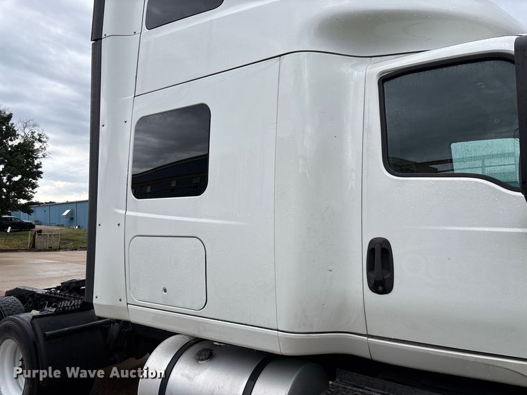 image for item DZ4533 2018 International LT625 semi truck