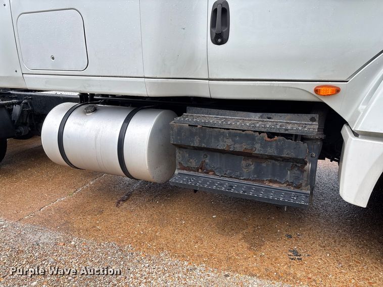 image for item DZ4533 2018 International LT625 semi truck