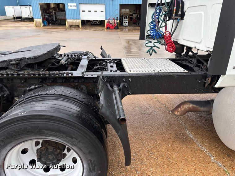 image for item DZ4533 2018 International LT625 semi truck