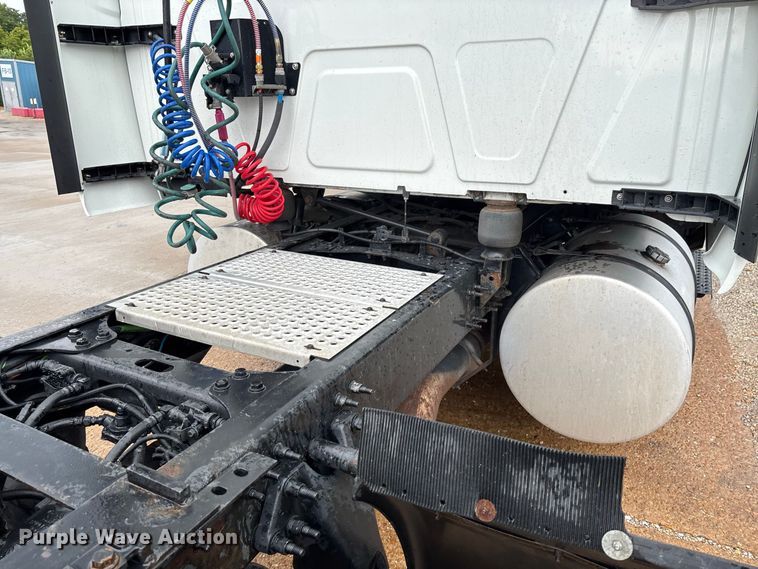 image for item DZ4533 2018 International LT625 semi truck