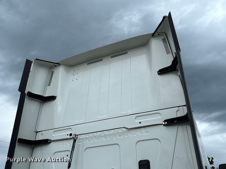 image for item DZ4533 2018 International LT625 semi truck