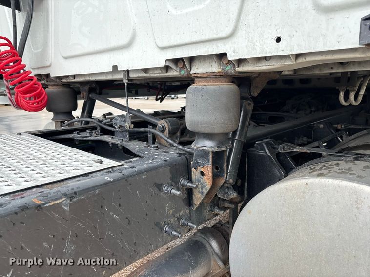 image for item DZ4533 2018 International LT625 semi truck