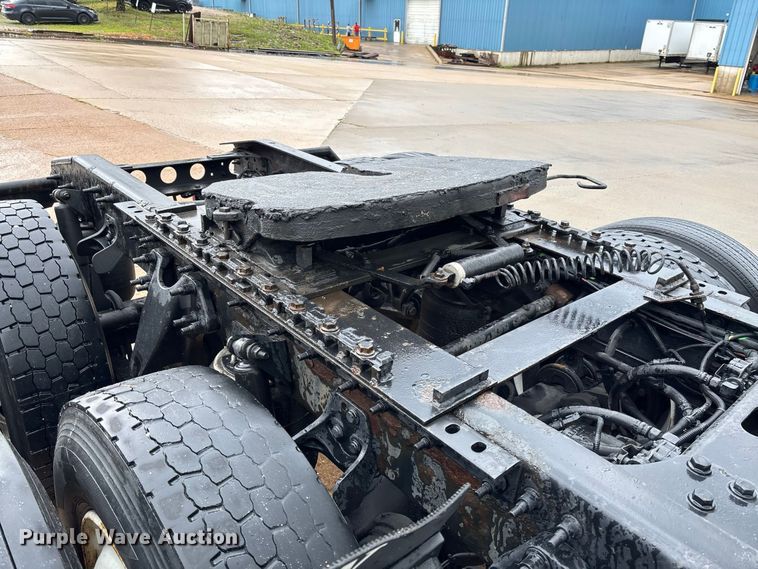 image for item DZ4533 2018 International LT625 semi truck
