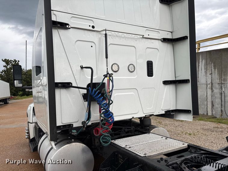 image for item DZ4533 2018 International LT625 semi truck