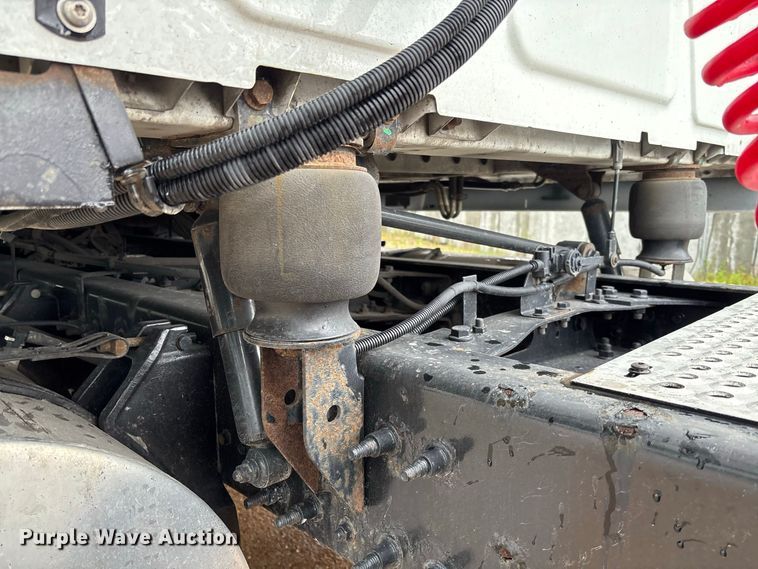 image for item DZ4533 2018 International LT625 semi truck