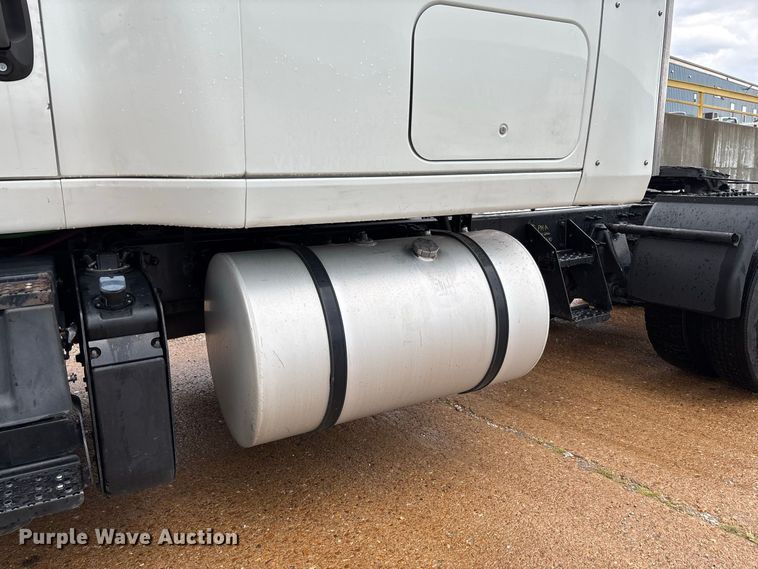 image for item DZ4533 2018 International LT625 semi truck