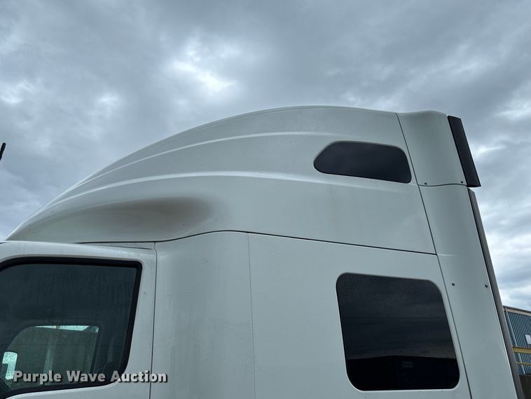 image for item DZ4533 2018 International LT625 semi truck