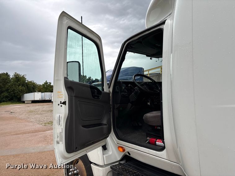 image for item DZ4533 2018 International LT625 semi truck