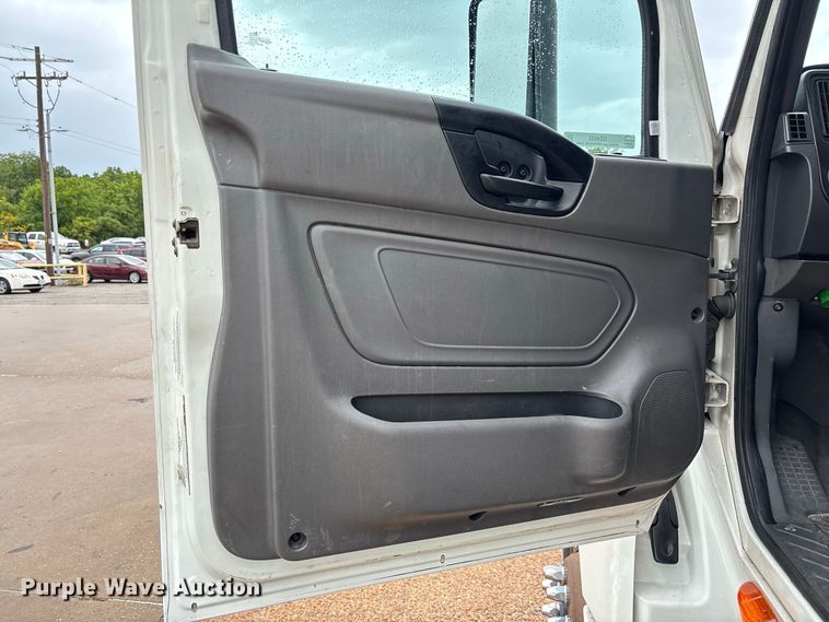 image for item DZ4533 2018 International LT625 semi truck