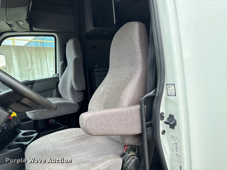 image for item DZ4533 2018 International LT625 semi truck