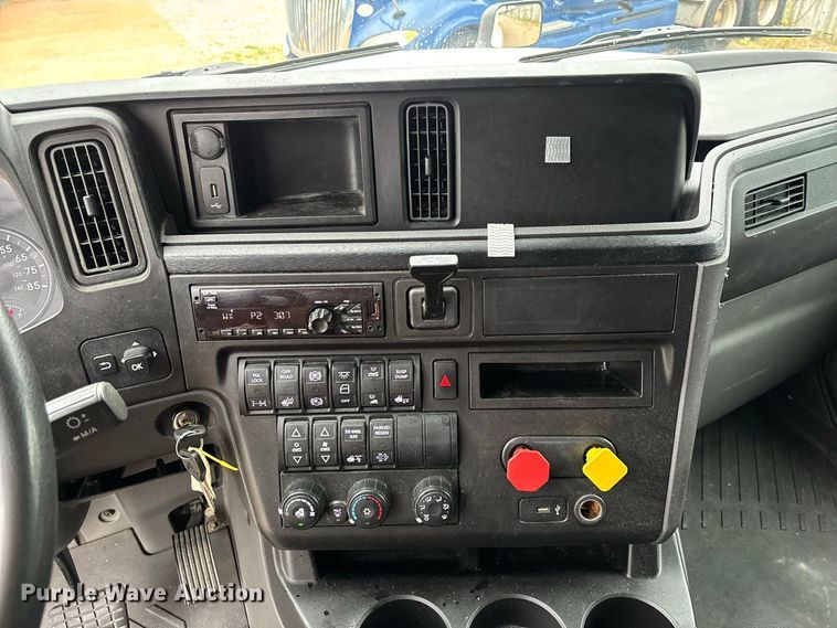 image for item DZ4533 2018 International LT625 semi truck