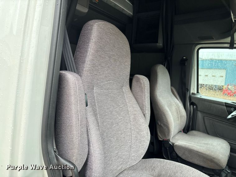 image for item DZ4533 2018 International LT625 semi truck