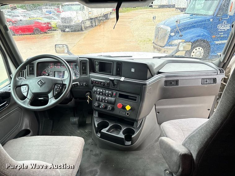 image for item DZ4533 2018 International LT625 semi truck
