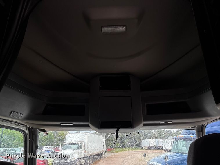image for item DZ4533 2018 International LT625 semi truck