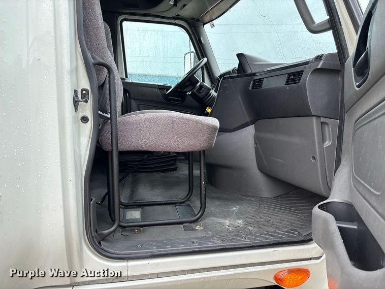 image for item DZ4533 2018 International LT625 semi truck
