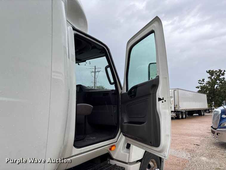 image for item DZ4533 2018 International LT625 semi truck