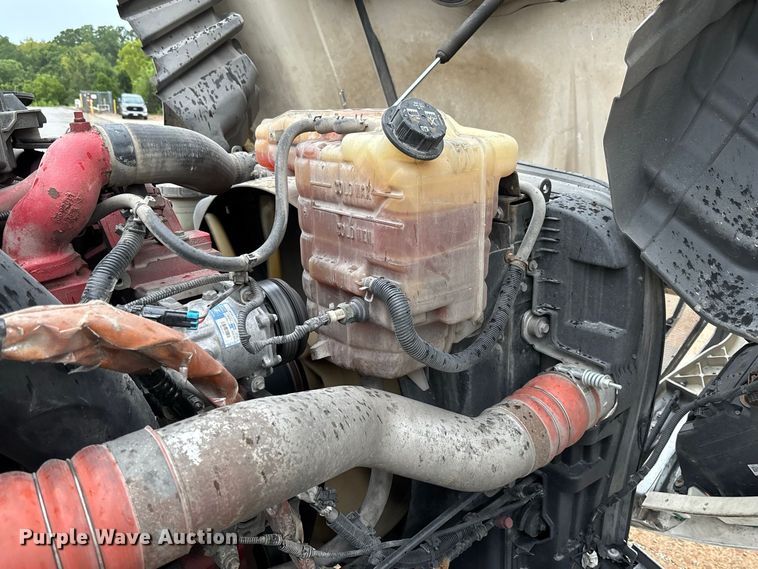 image for item DZ4533 2018 International LT625 semi truck