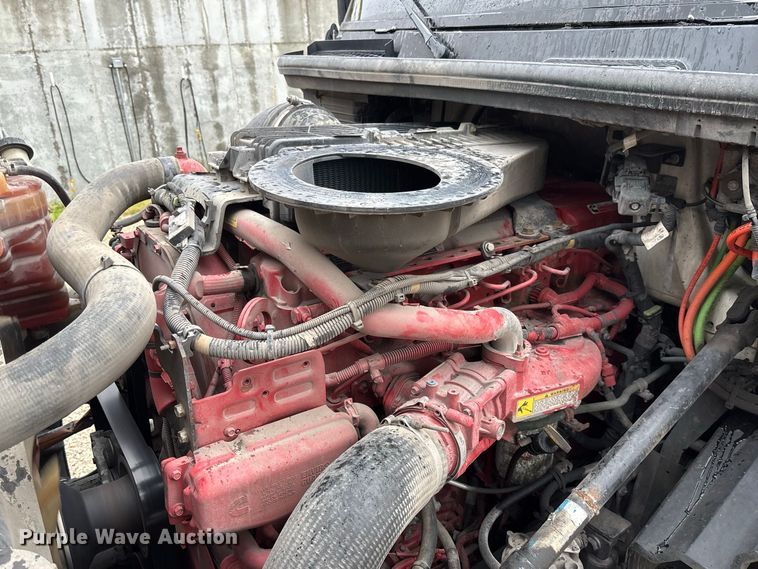 image for item DZ4533 2018 International LT625 semi truck