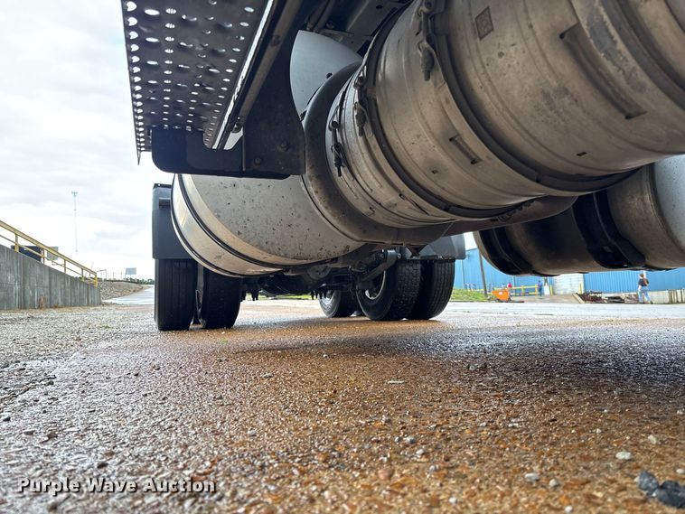 image for item DZ4533 2018 International LT625 semi truck