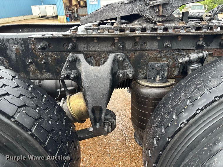 image for item DZ4533 2018 International LT625 semi truck