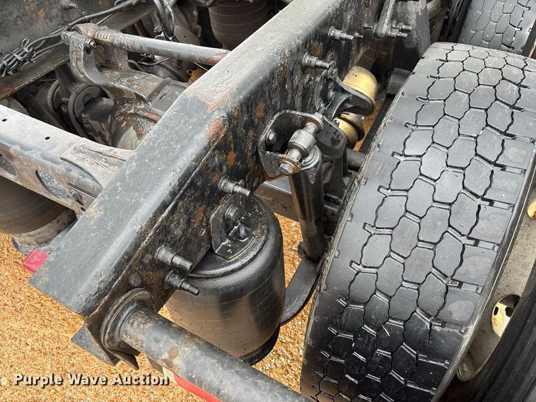 image for item DZ4533 2018 International LT625 semi truck