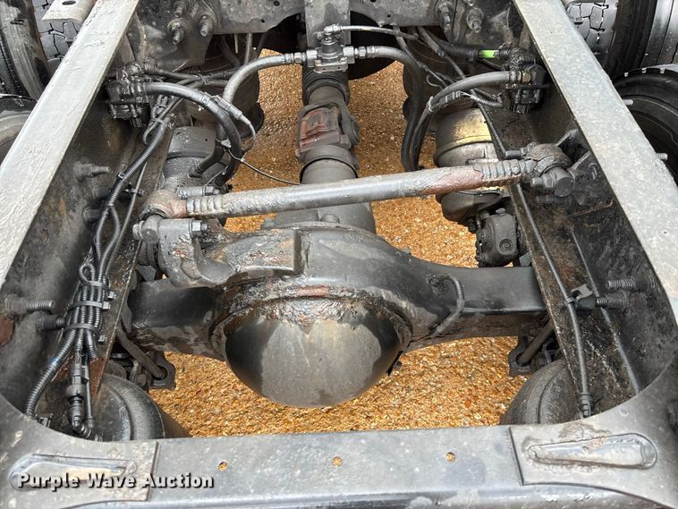 image for item DZ4533 2018 International LT625 semi truck