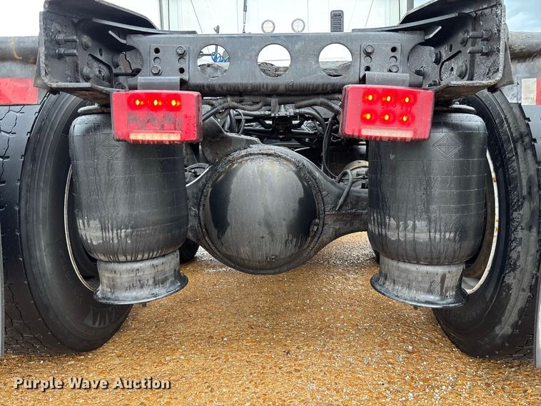 image for item DZ4533 2018 International LT625 semi truck