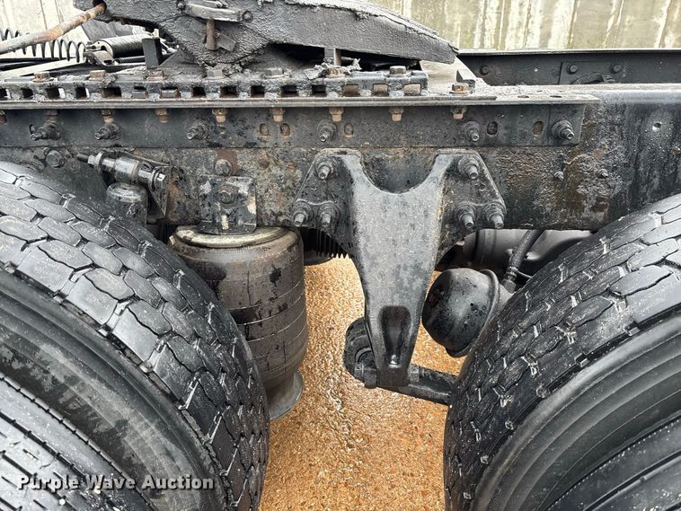 image for item DZ4533 2018 International LT625 semi truck
