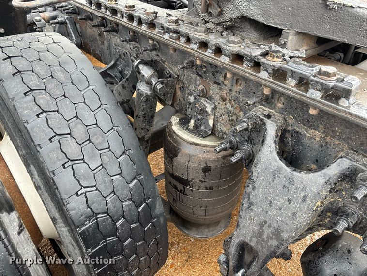 image for item DZ4533 2018 International LT625 semi truck
