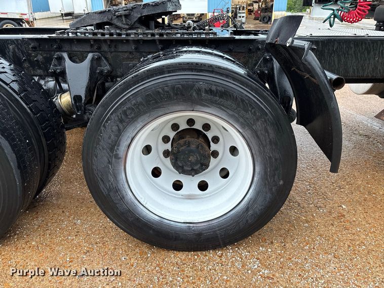 image for item DZ4533 2018 International LT625 semi truck