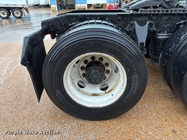 image for item DZ4533 2018 International LT625 semi truck