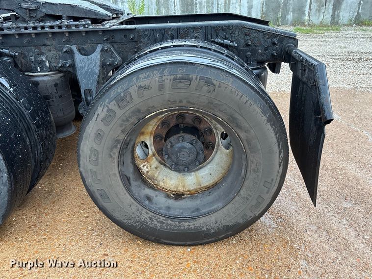 image for item DZ4533 2018 International LT625 semi truck