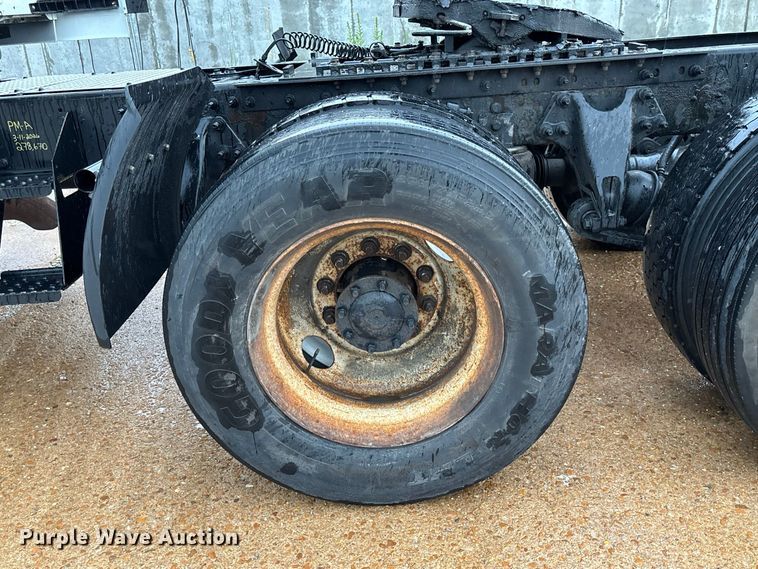 image for item DZ4533 2018 International LT625 semi truck