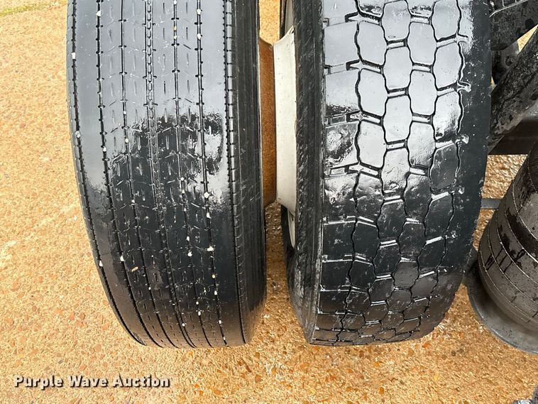 image for item DZ4533 2018 International LT625 semi truck