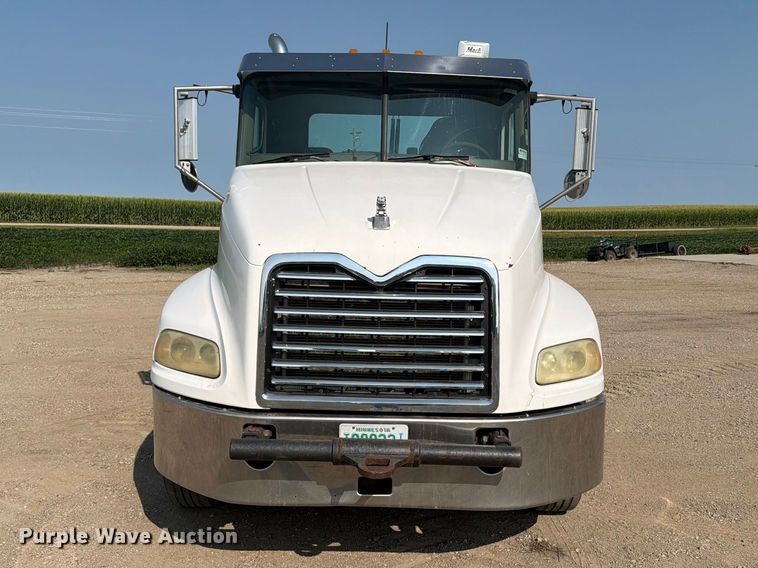 image for item EA0382 2005 Mack Vision CXN613 semi truck