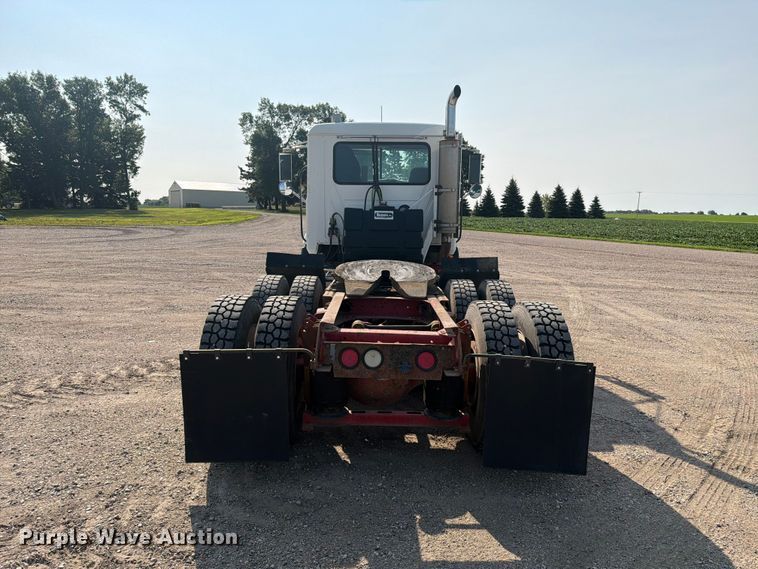 image for item EA0382 2005 Mack Vision CXN613 semi truck