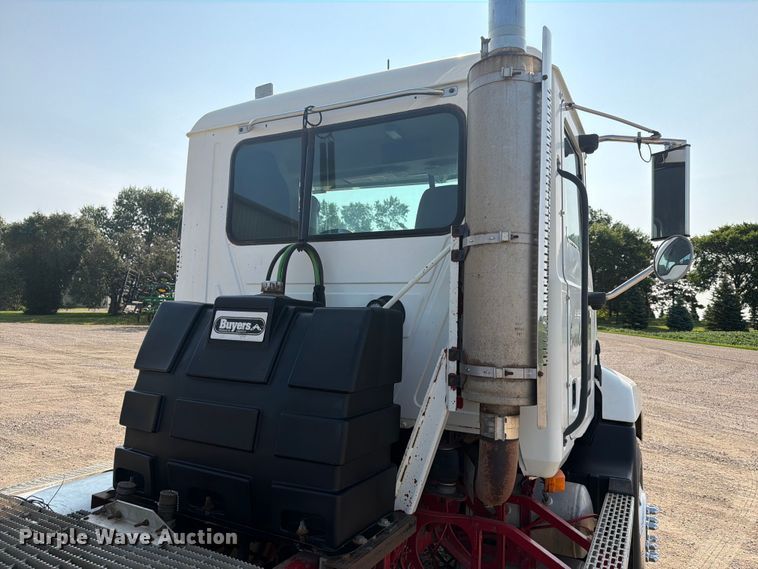 image for item EA0382 2005 Mack Vision CXN613 semi truck