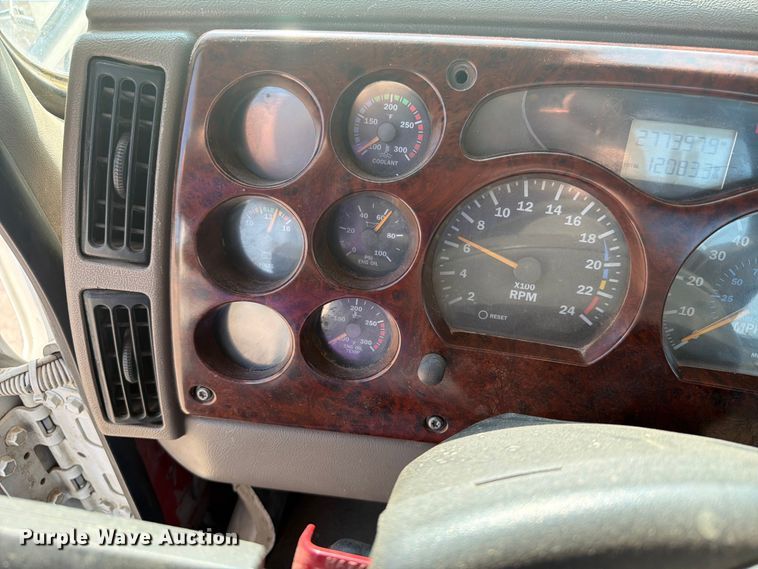 image for item EA0382 2005 Mack Vision CXN613 semi truck