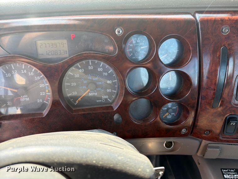 image for item EA0382 2005 Mack Vision CXN613 semi truck