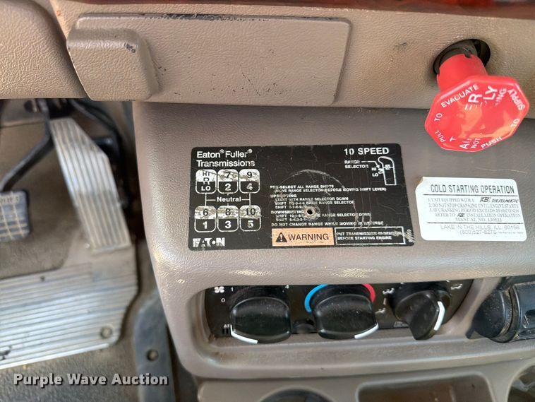 image for item EA0382 2005 Mack Vision CXN613 semi truck