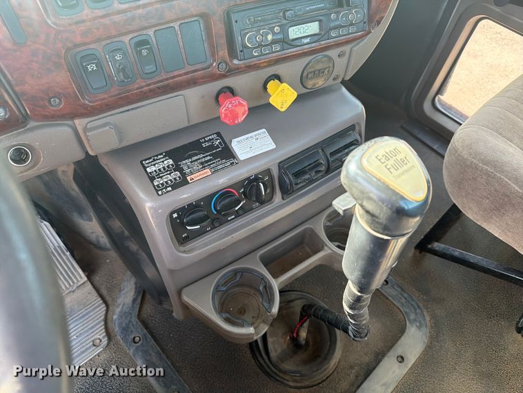 image for item EA0382 2005 Mack Vision CXN613 semi truck