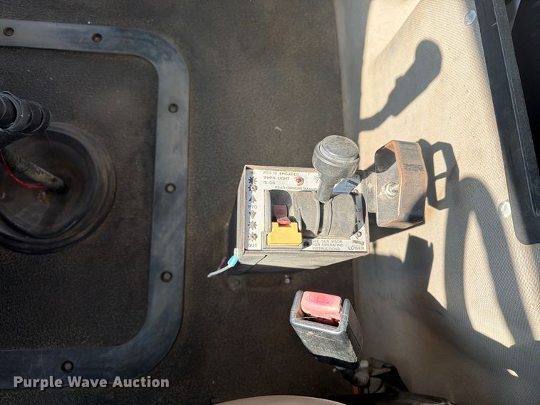 image for item EA0382 2005 Mack Vision CXN613 semi truck