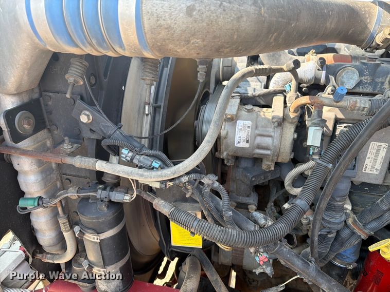 image for item EA0382 2005 Mack Vision CXN613 semi truck