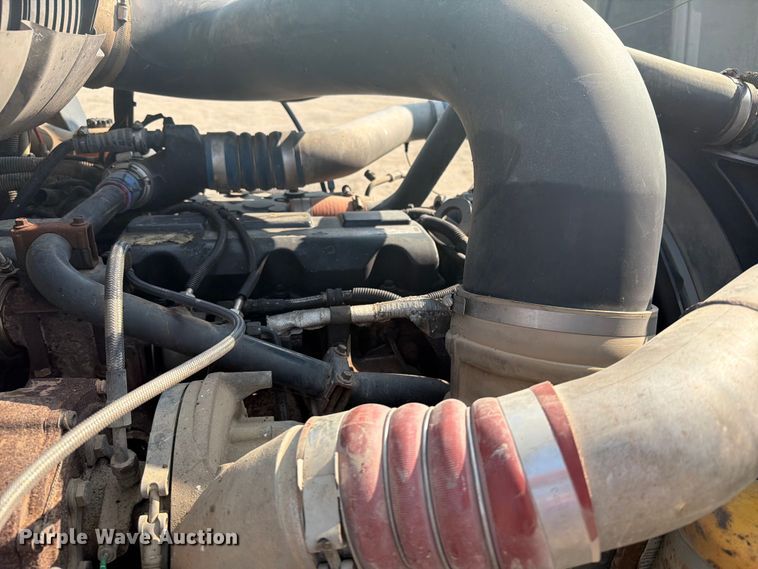 image for item EA0382 2005 Mack Vision CXN613 semi truck