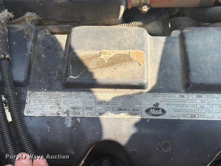 image for item EA0382 2005 Mack Vision CXN613 semi truck